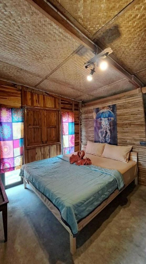 Bedroom with a woven bamboo ceiling and jellyfish print